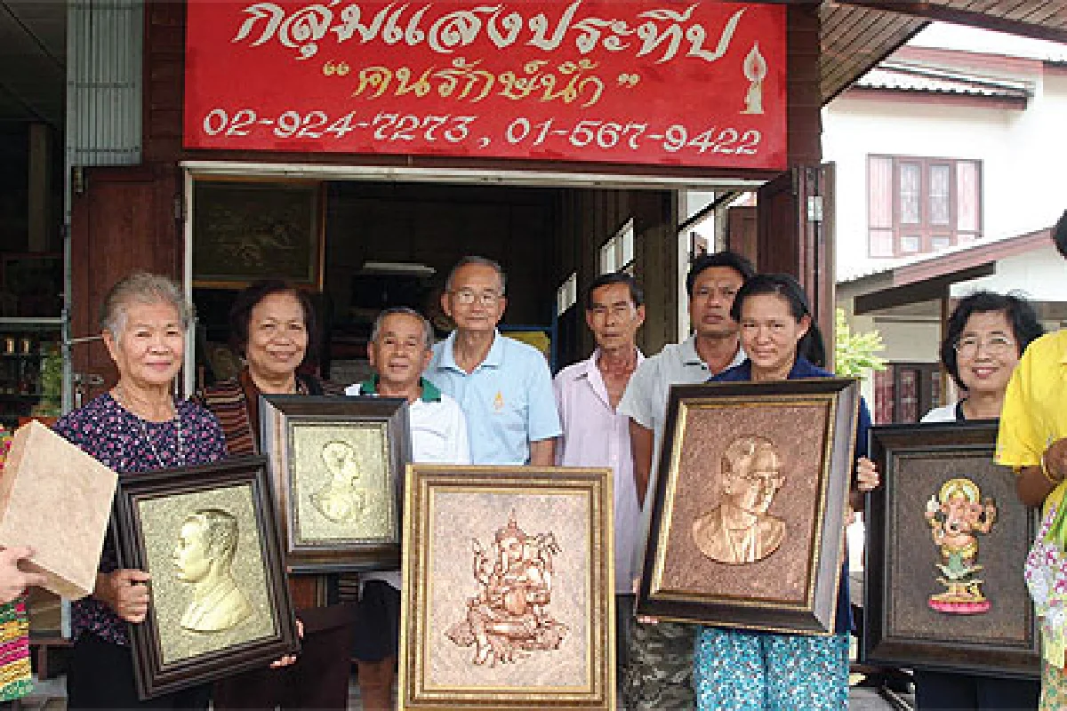 งานฝีมือรูปปั้นนูนต่ำ ผลผลิตจาก..กระดาษผักตบชวา