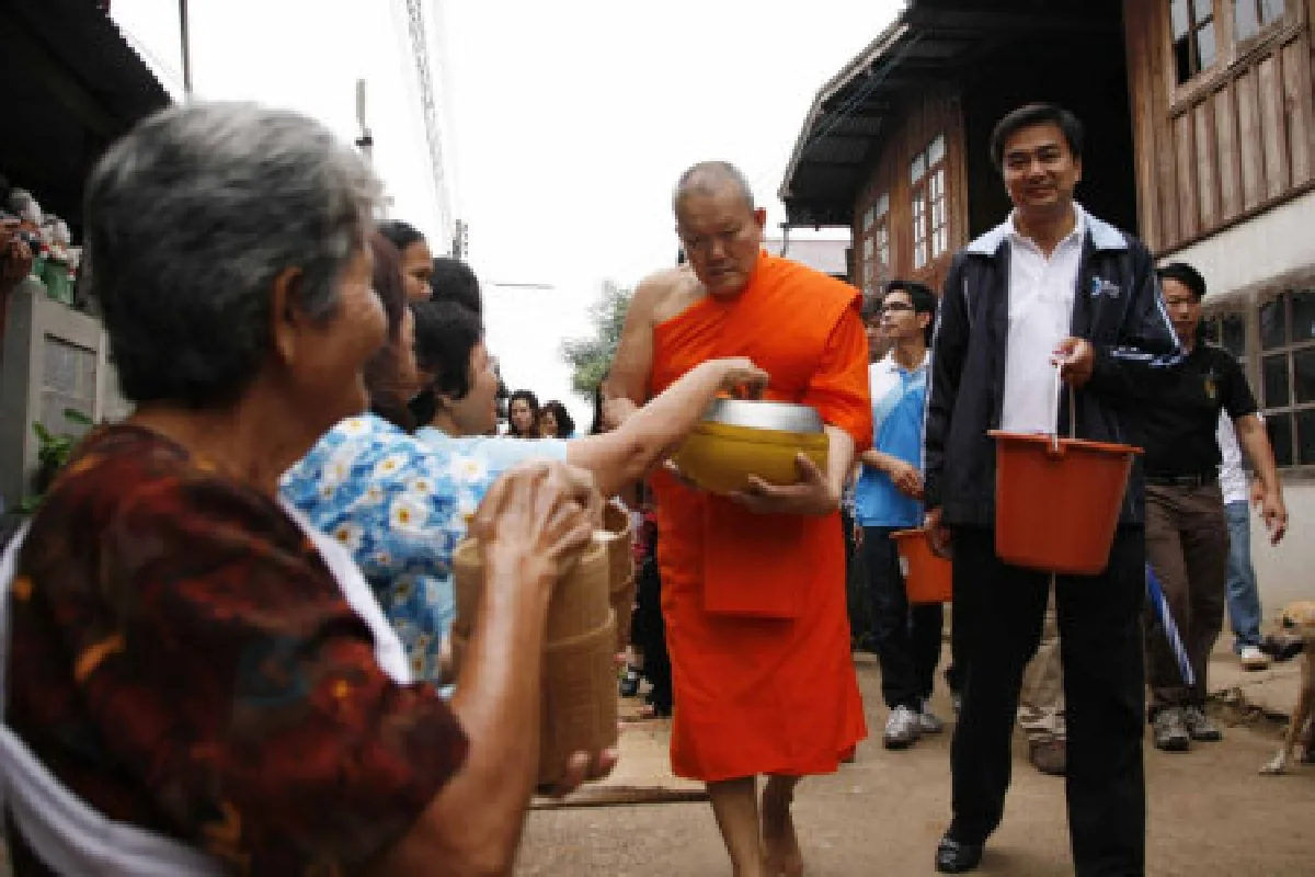 มาร์คหาเสียงยโสธรขอเป็นศิษย์วัด