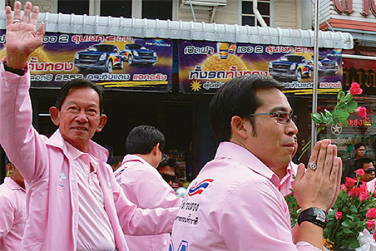 รอบรั้วเลือกตั้ง