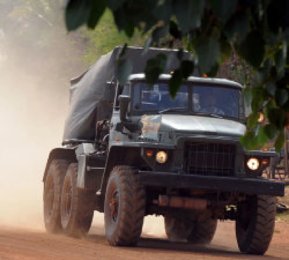 ทหารเขมรขนอาวุธหนักประชิดชายแดน