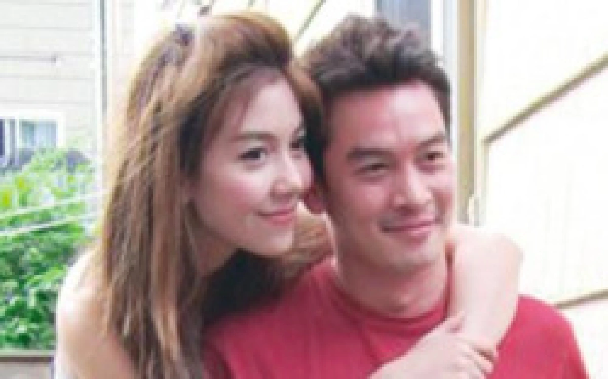 วุ้นเส้นปัดย่องจดทะเบียนสมรสชาคริต