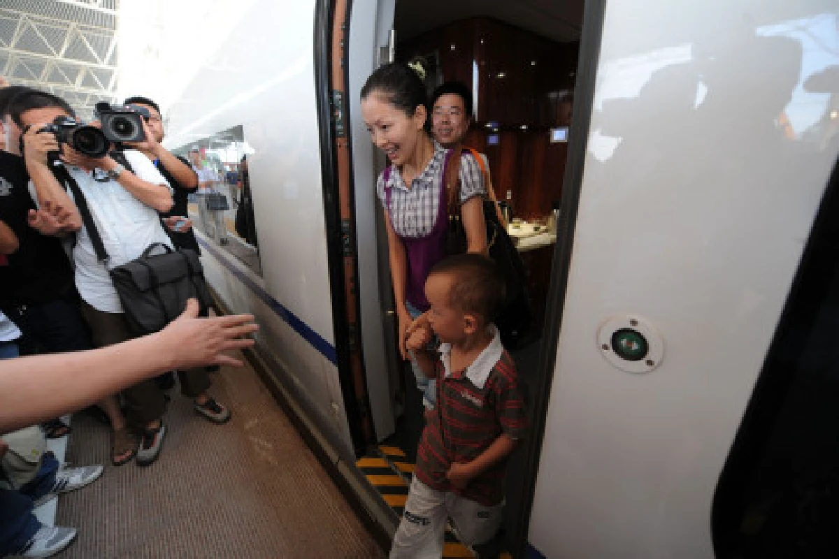 จีนเปิดวิ่งรถไฟความเร็ว300กม./ชม.