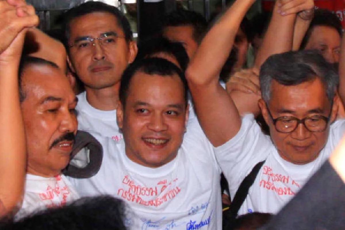 15สส.เสื้อแดงจากข้างถนนสู่สภา