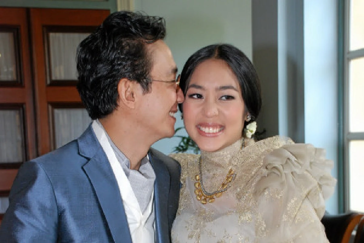 หญิงแมงมุมหมั้นแล้ว