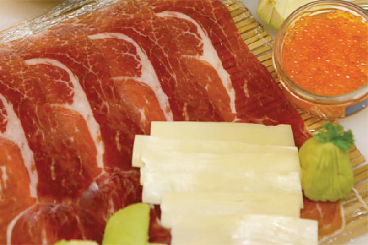 ‘ซูชิแฮมขาหมูเล็บดำ ชีสและอโวคาโด’ เมนูเด็ด ลักขณา นะวิโรจน์