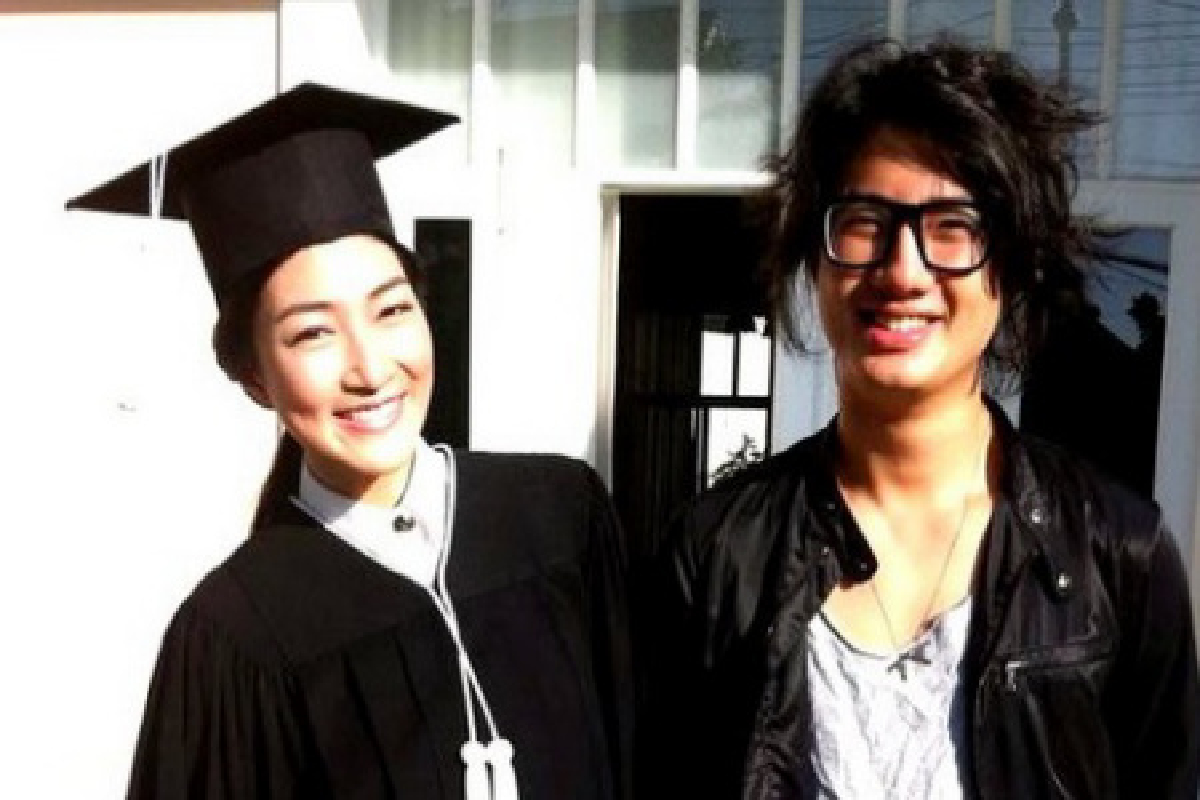 เป้โผล่ให้กำลังใจแพนงานรับปริญญา เป้โผล่ให้กำลังใจแพนงานรับปริญญา