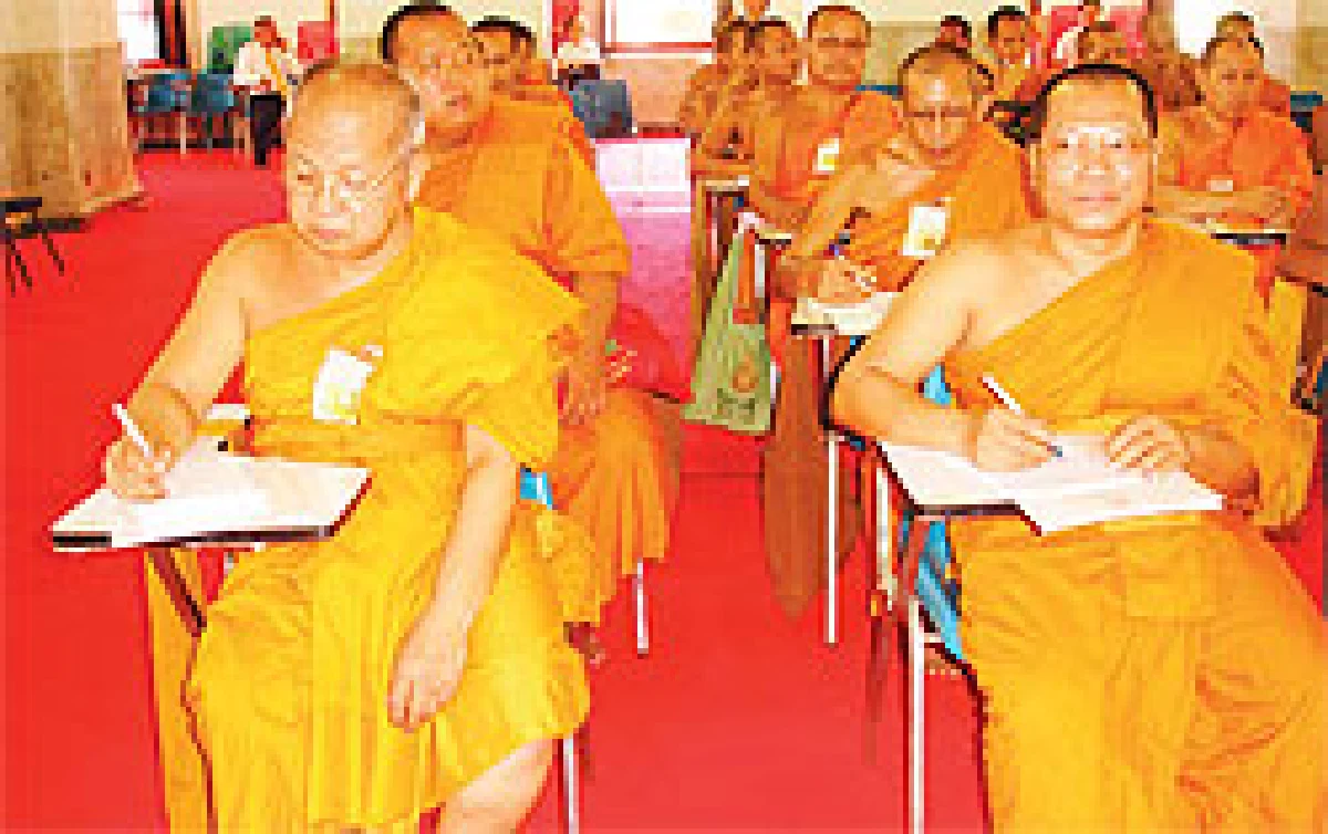 พระธรรมสุธี แนะพระธรรมฑูตให้ศึกษาภาษาถิ่น