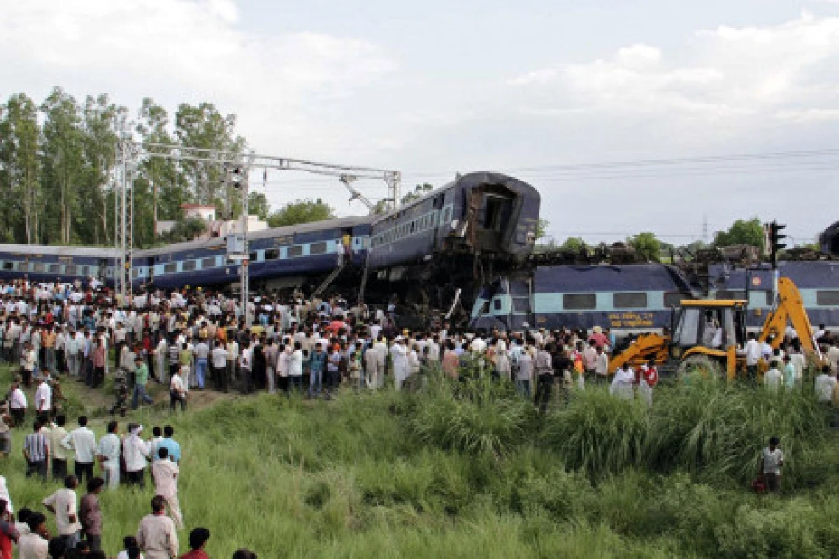 ยอดตายรถไฟอินเดียตกรางพุ่ง53ศพ