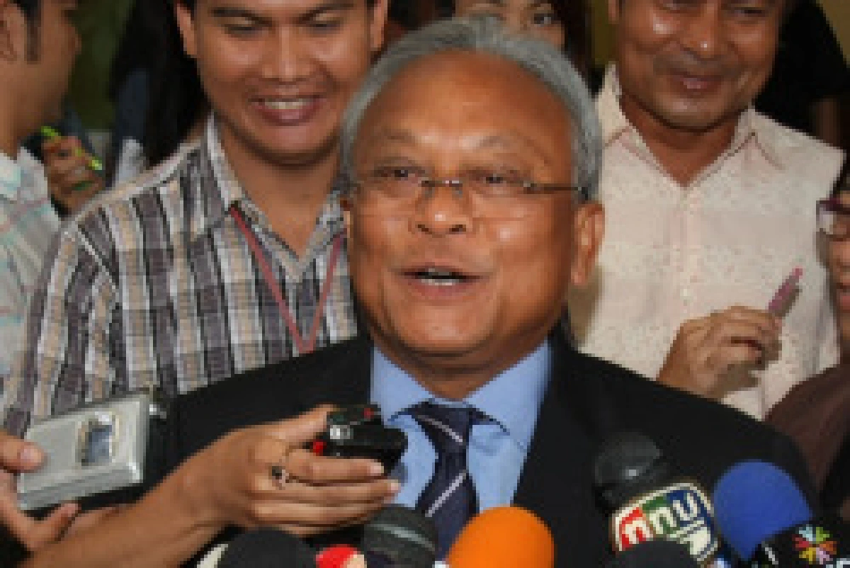 สุเทพยันไม่รีเทิร์นเลขาฯปชป.