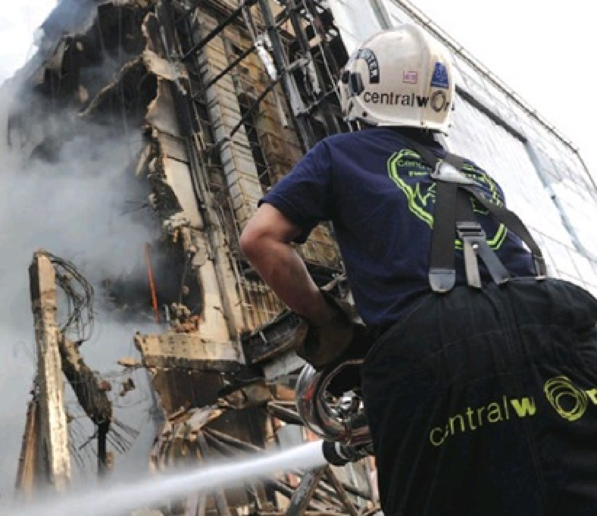 Who burnt down CentralWorld?