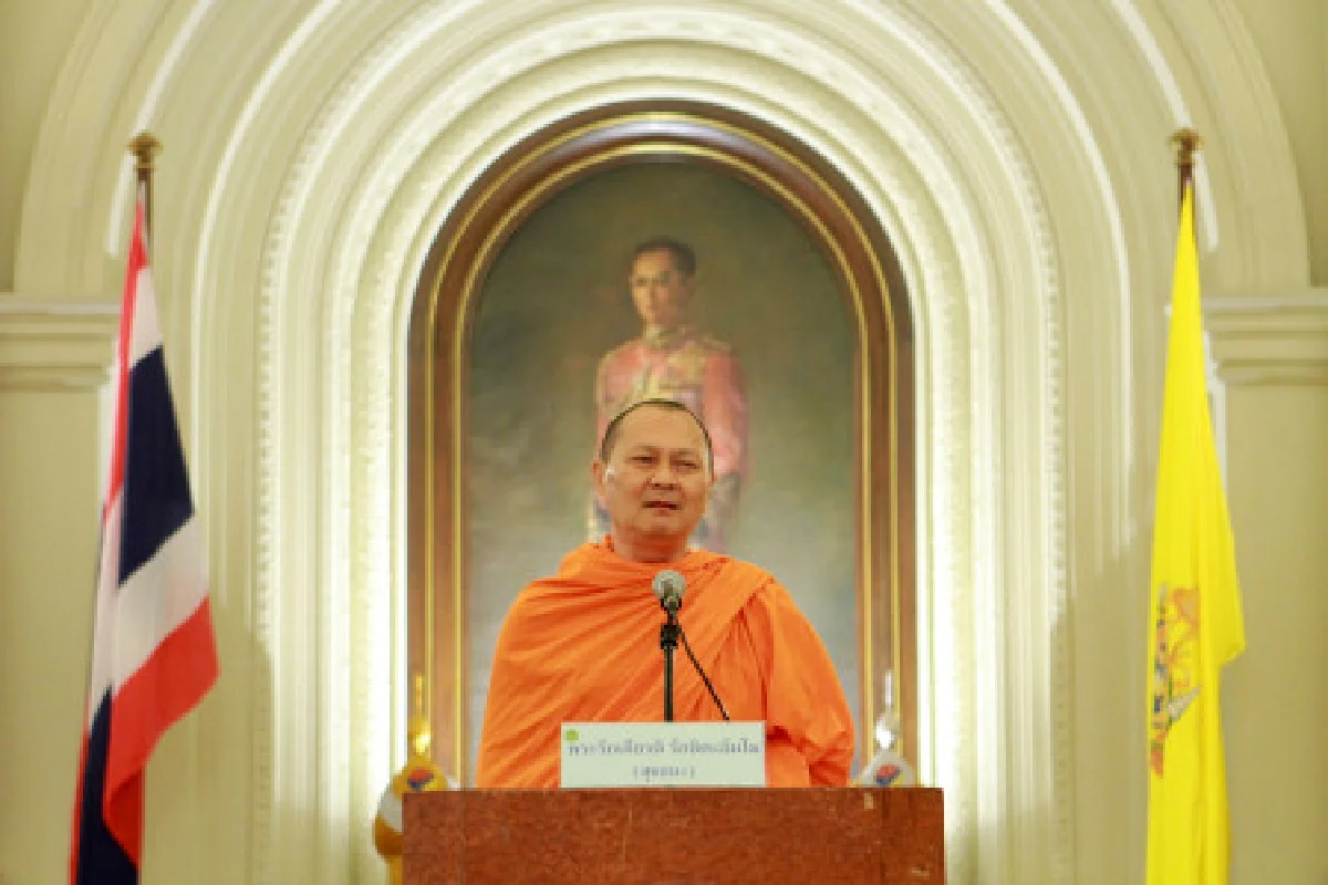 พระรักเกียรติเตือน"ทักษิณ"กลับมารับโทษ