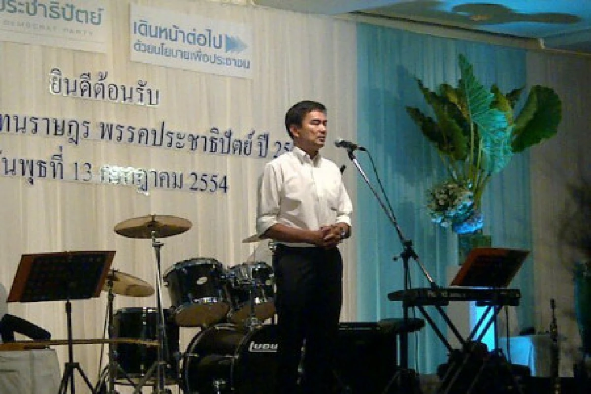 มาร์คปลุกว่าที่สส.เดินหน้าตรวจสอบรัฐบาล