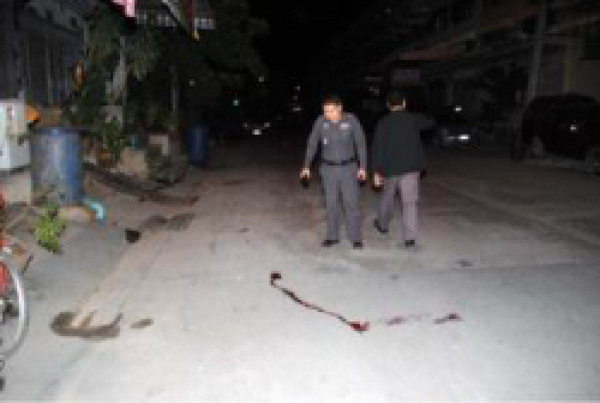 หนุ่มคลั่งยิงเพื่อน ตำรวจห้ามโดนด้วย