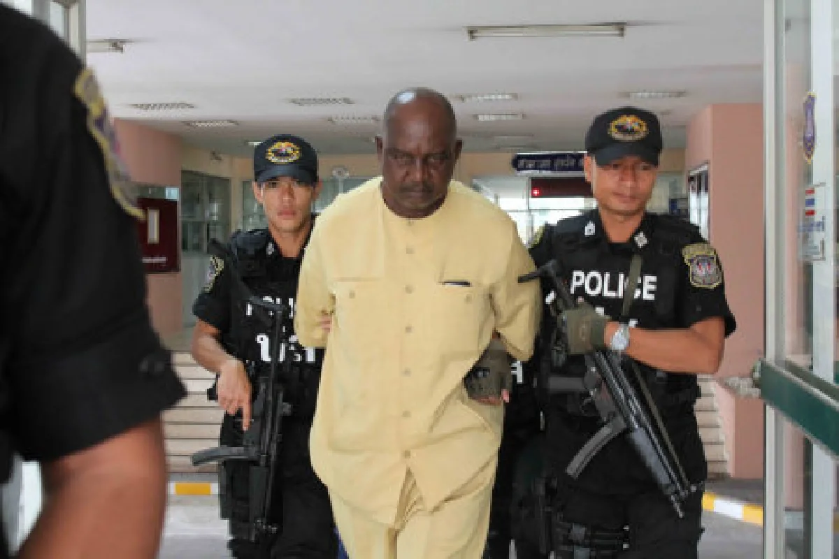 จับเฒ่าแกมเบียขนไอซ์คาสุวรรณภูมิ