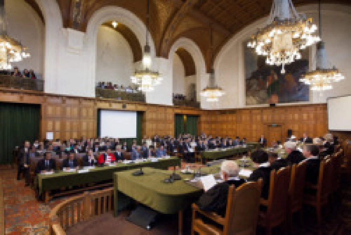 ศาลโลกให้ไทย-เขมรถอนทหารพ้นพระวิหาร