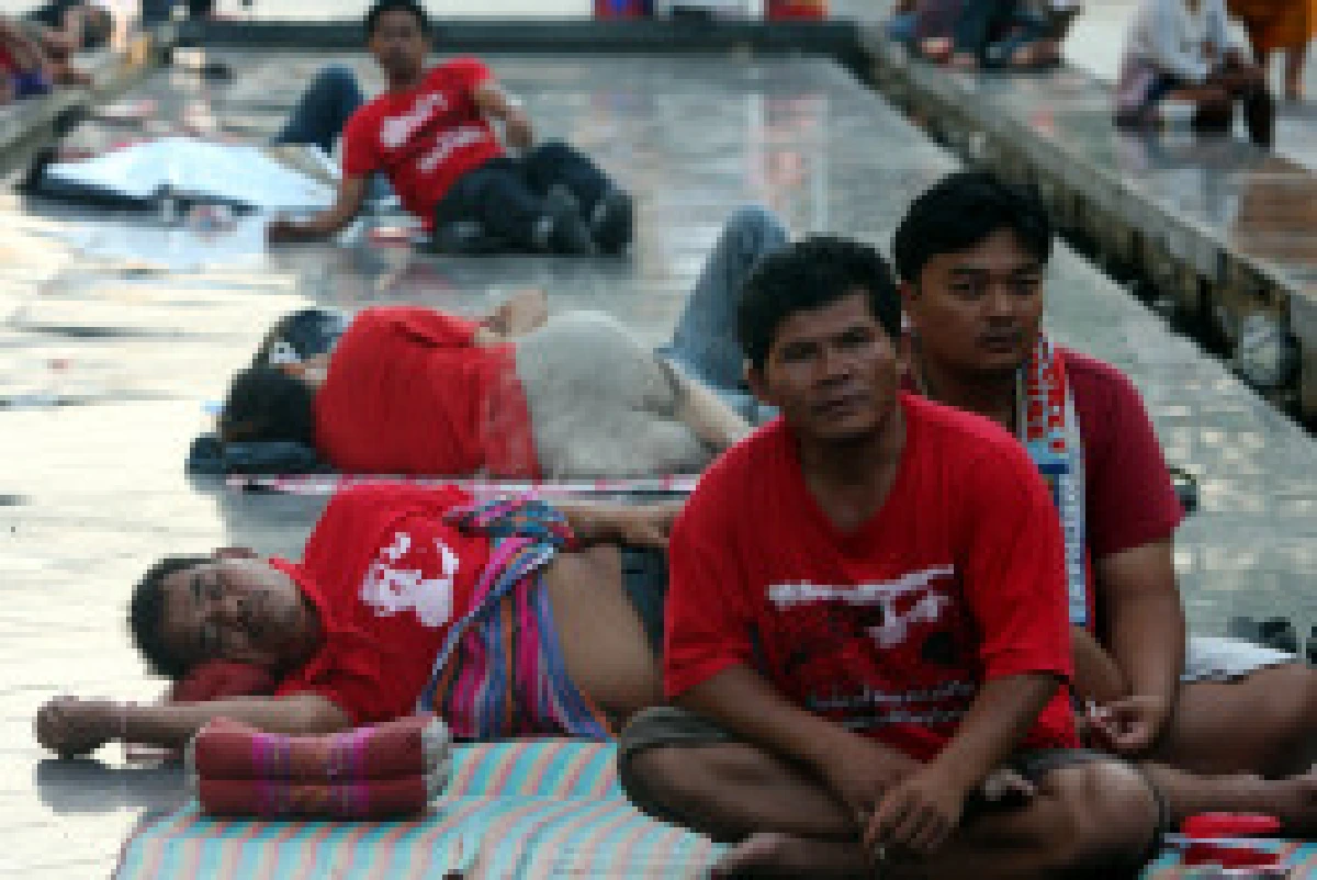 พี่จ๋า…อย่าเหยียบหัวใจเสื้อแดง