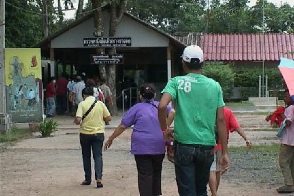 ทหารไทย-เขมรปลดอาวุธลดตึงเครียด