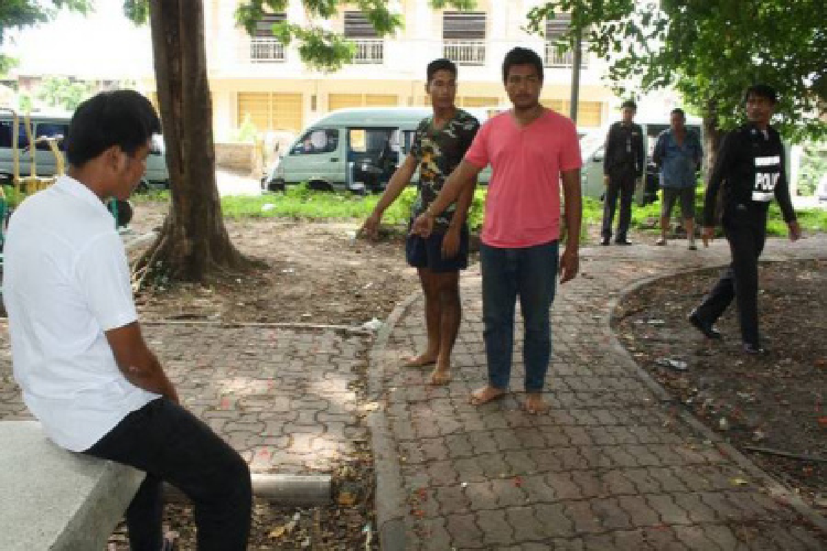 คุม2พลทหารนอกรีตทำแผนฉุดสาวข่มขืน คุม2พลทหารนอกรีตทำแผนฉุดสาวข่มขืน