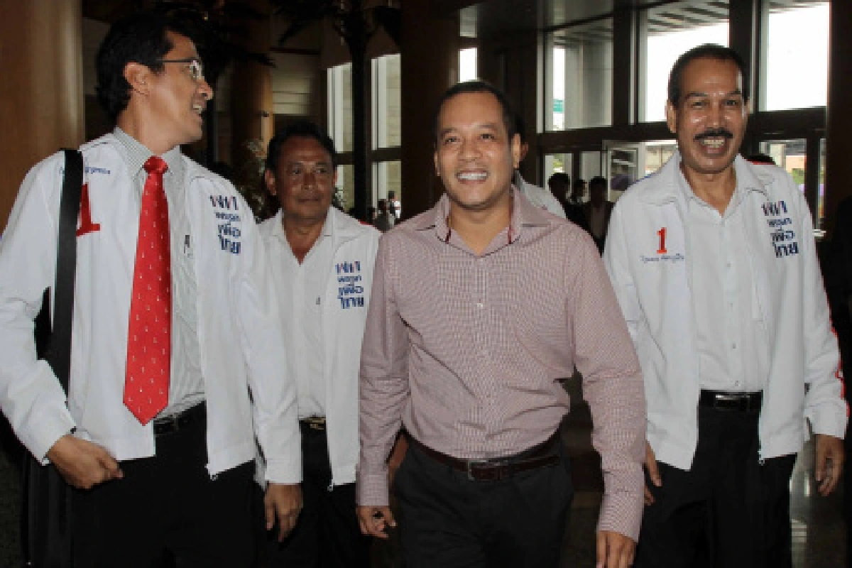 เพื่อไทยจัดงานร่วมใจแก้ปัญหาปชช.