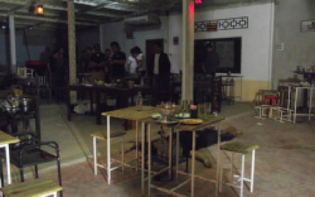 ดวลปืนสนั่นร้านอาหารดับ 2 ราย