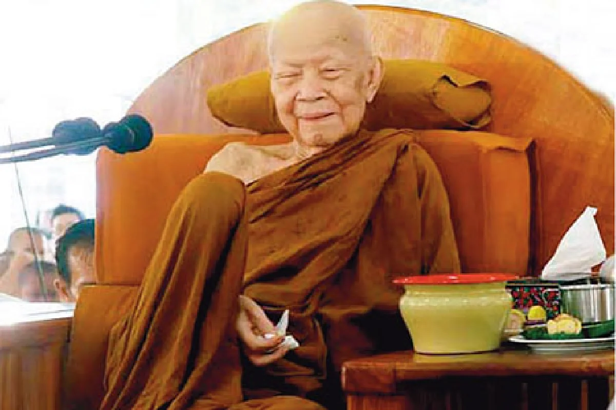 หลวงตามหาบัว ญาณสัมปันโน วัดป่าบ้านตาด จ.อุดรธานี