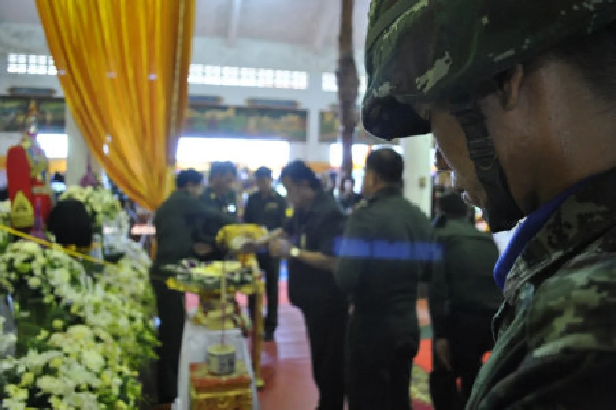 ในหลวงพระราชทานน้ำหลวงอาบศพฮ.ตก