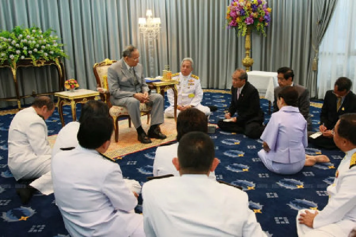 ทรงแนะปลูกต้นไม้มีรากป้องกันดินถล่ม