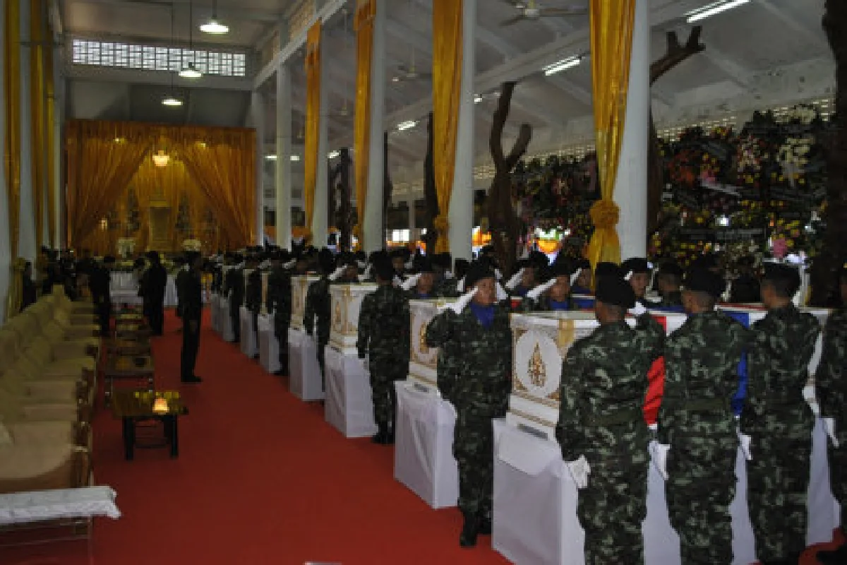 ในหลวงพระราชทานน้ำหลวงอาบศพฮ.ตก