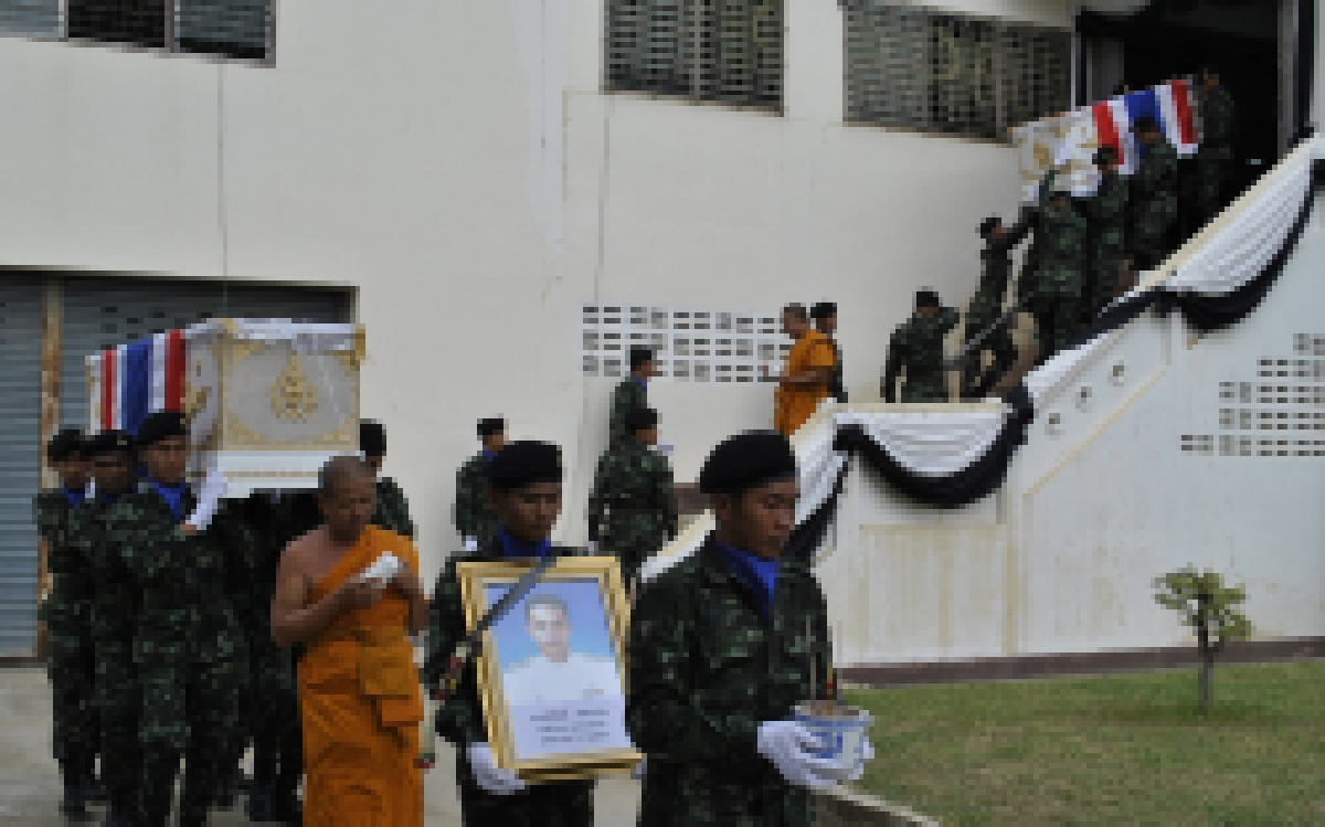 นายกฯร่วมพิธีพระราชทานเพลิง7ทหารฮ.ตก