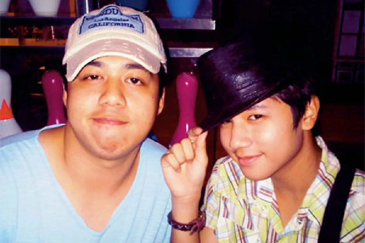 นราธิษณ์ น้ำค้างรวิพล พุ่มเรือง ลูกพี่ลูกน้องที่แสนรักกัน