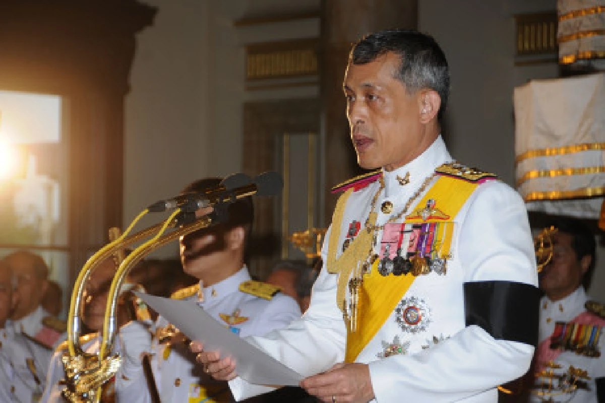 สมเด็จพระบรมฯทรงเปิดประชุมรัฐสภา