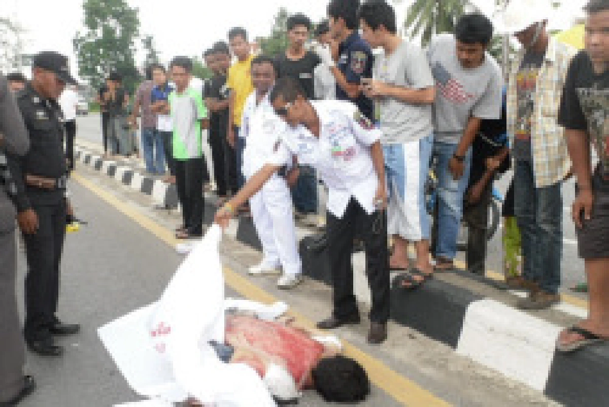 สิบล้อชนลูกเจ้าของห้างดังเมืองคอนดับ