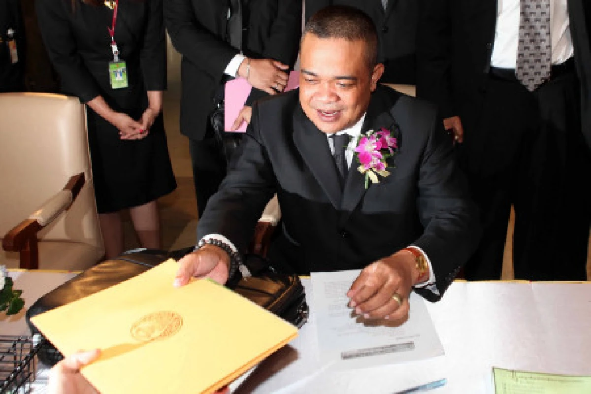 ตู่รายงานตัว-ปัดแดงต่อรองเก้าอี้