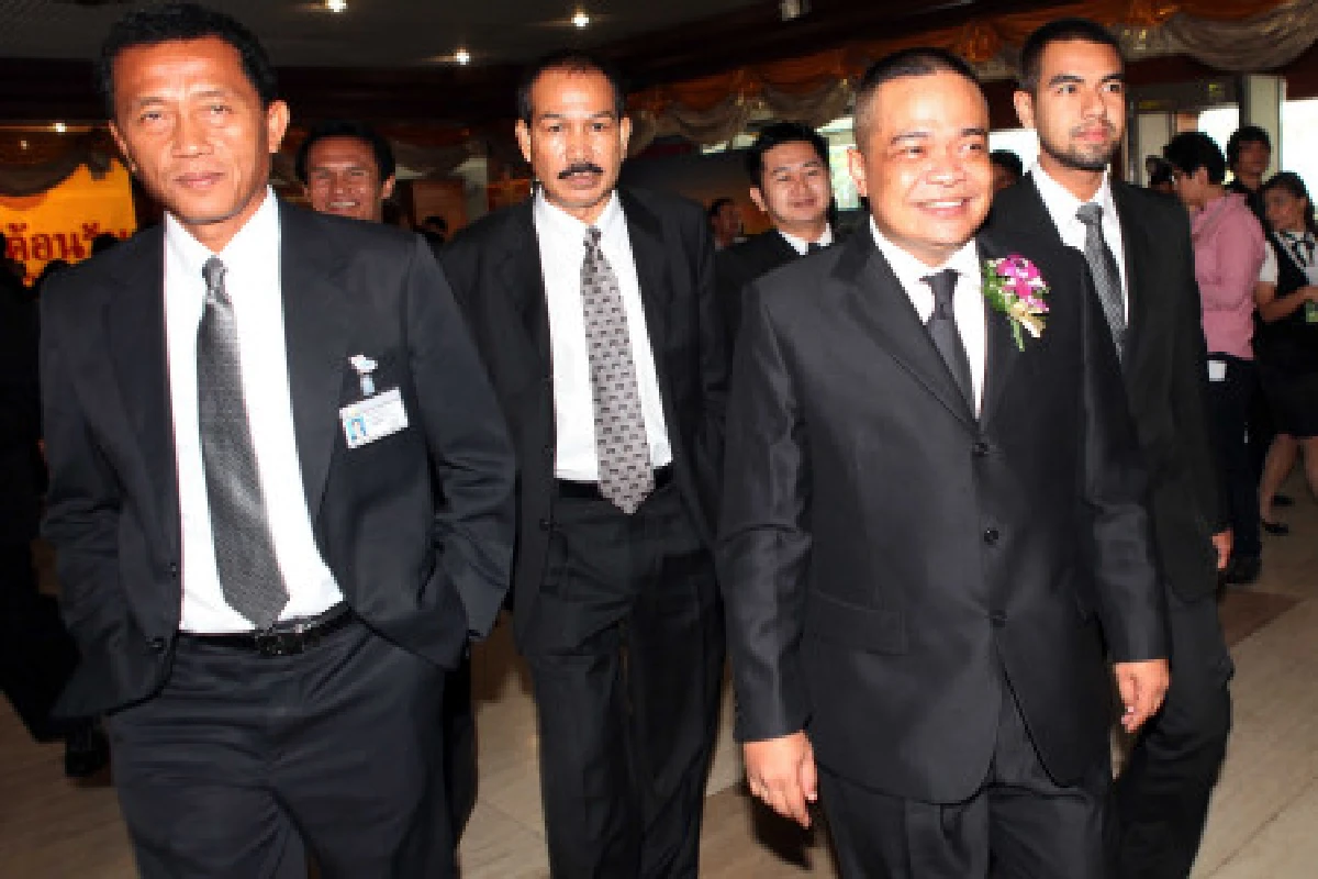 ตู่รายงานตัว-ปัดแดงต่อรองเก้าอี้