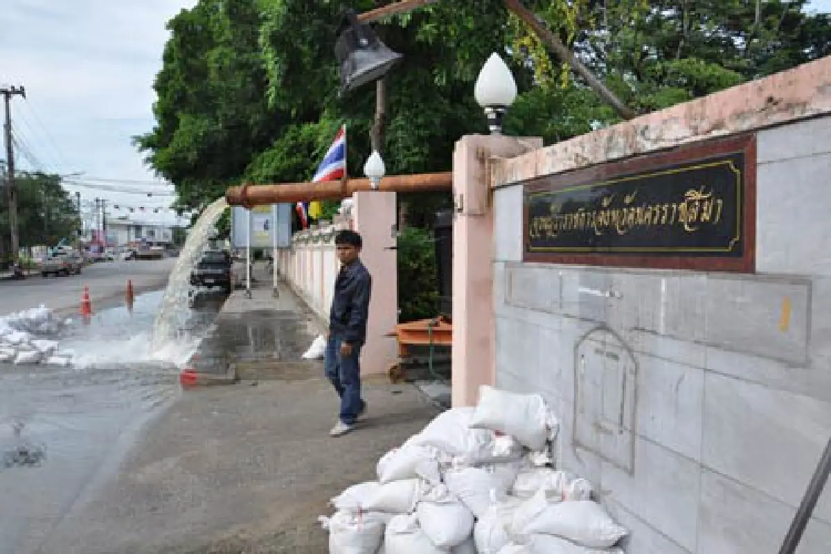 นกเตนถล่มโคราชน้ำท่วมทั่วเมือง