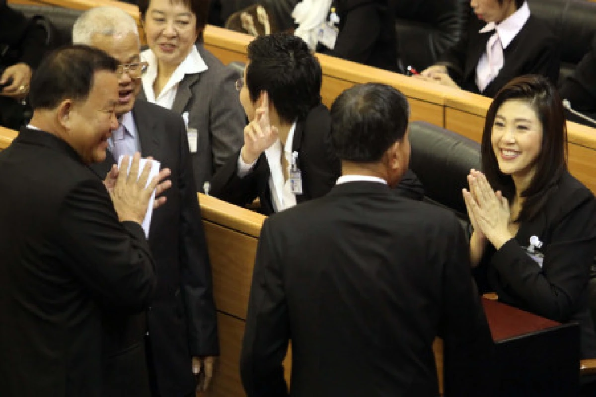 ยิ่งลักษณ์ฉลุยนั่งนายกรัฐมนตรี