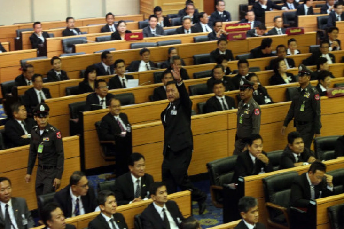 ชูวิทย์ป่วน!ประชุมสภาวันแรก