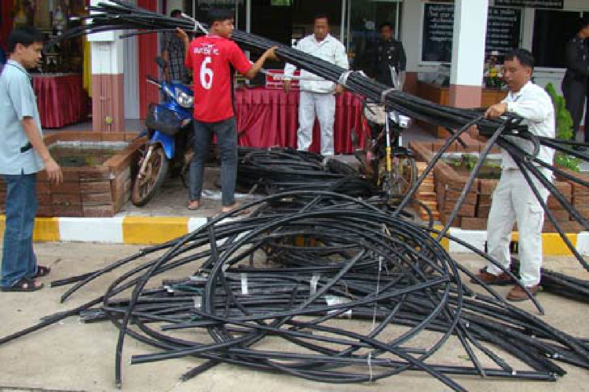 ทลายแก๊งขโมยตัดสายเคเบิลโทรศัพท์ ทลายแก๊งขโมยตัดสายเคเบิลโทรศัพท์