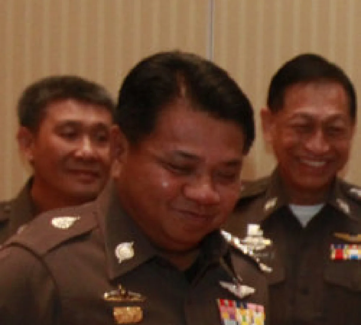 วิเชียรปัดให้ความเห็นรองนายกฯคุมตำรวจ