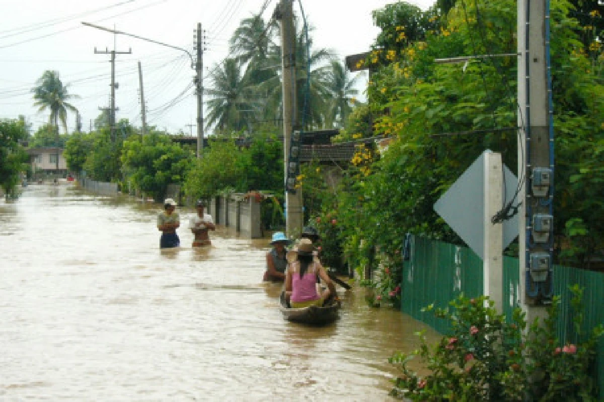 น้ำท่วมยังหนักหลายพื้นที่-ตากดับอีก1