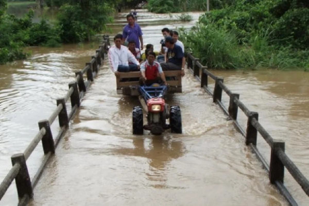 น้ำท่วมยังหนักหลายพื้นที่-ตากดับอีก1