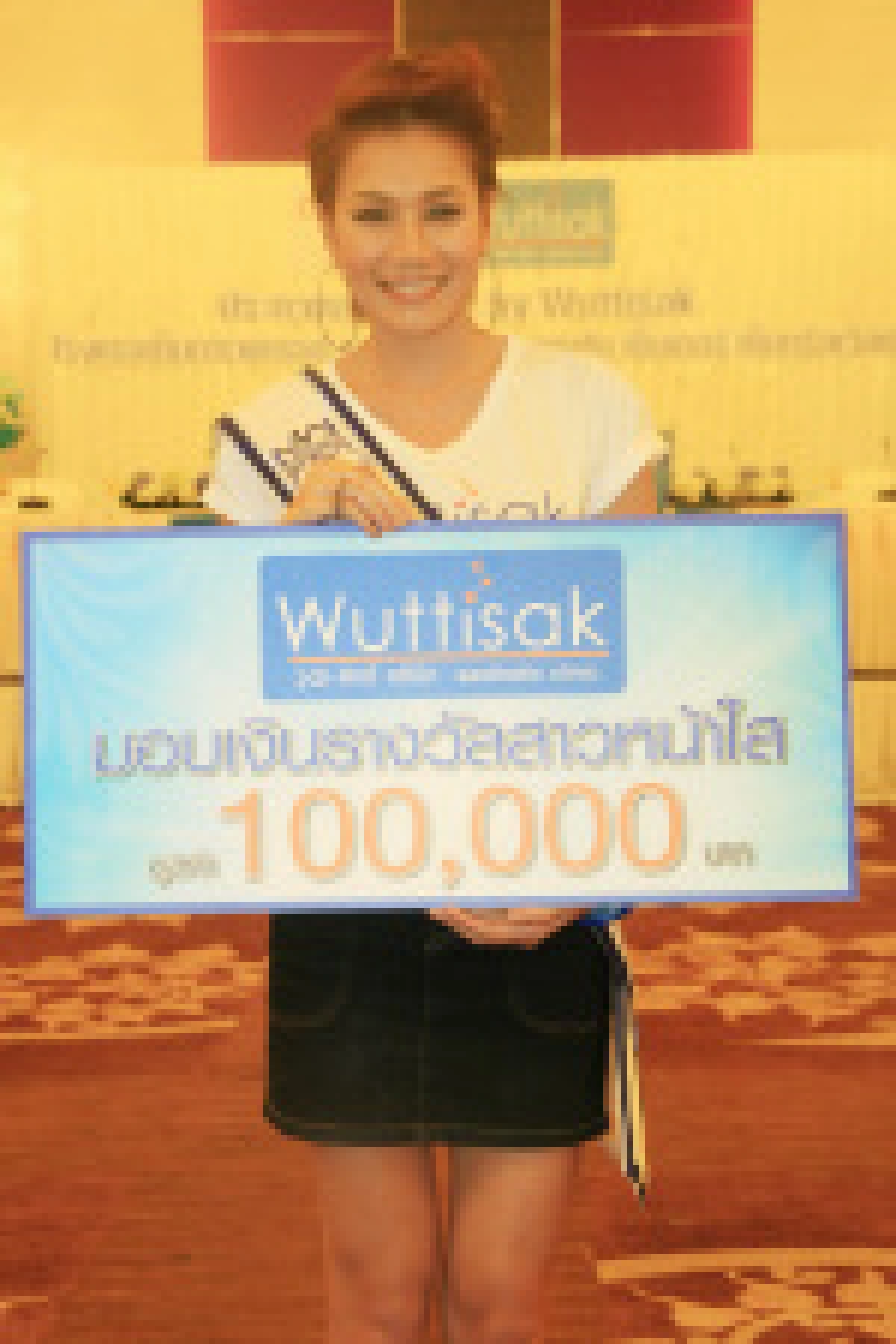 วัชรีย์ อยู่สูง ซิวสาวหน้าใสมิสไทยแลนด์เวิลด์