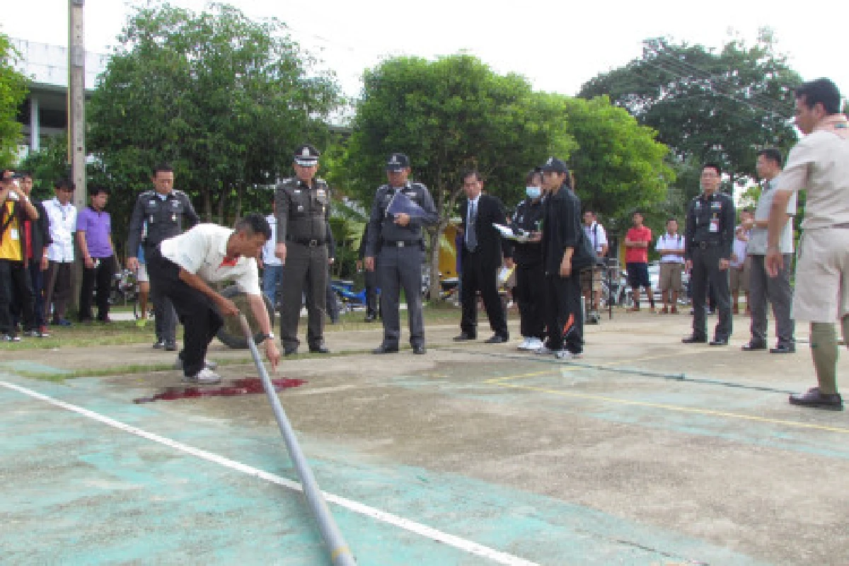 เสาธงโรงเรียนล้มฟาดนร.เจ็บสาหัส