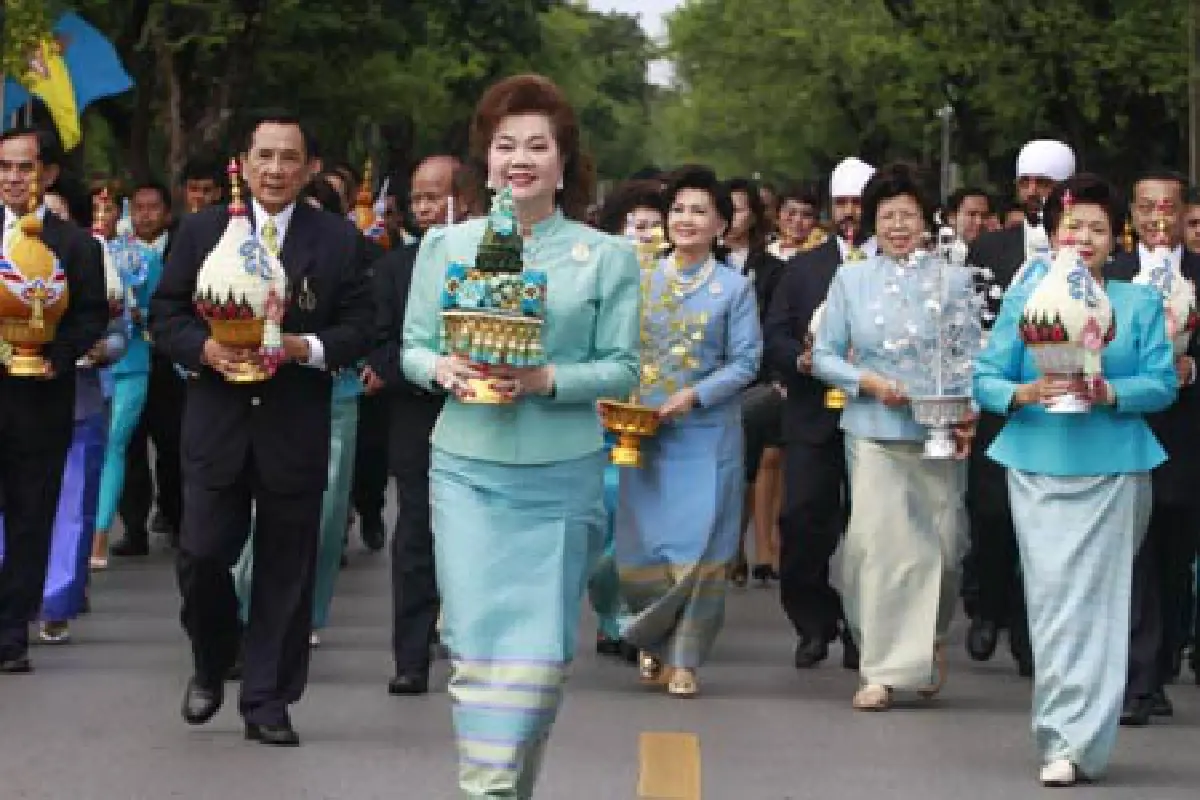 ทูลเกล้าฯถวายเครื่องราชสักการะ
