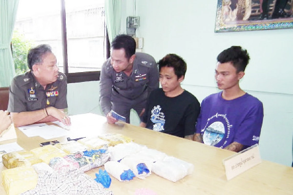 รวบ2หนุ่มขนยาบ้าย่านปทุมฯยึดได้กว่า6หมื่นเม็ด