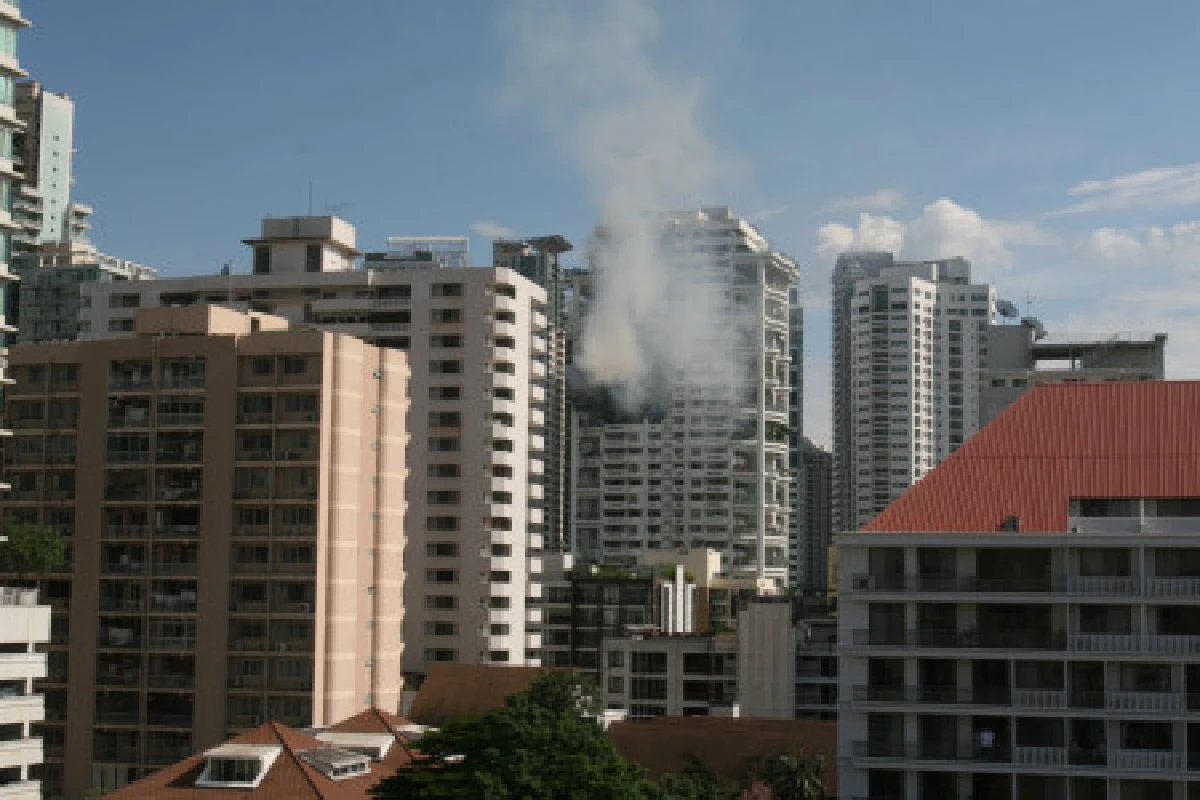 ไฟไหม้คอนโดหรูสุขุมวิท24