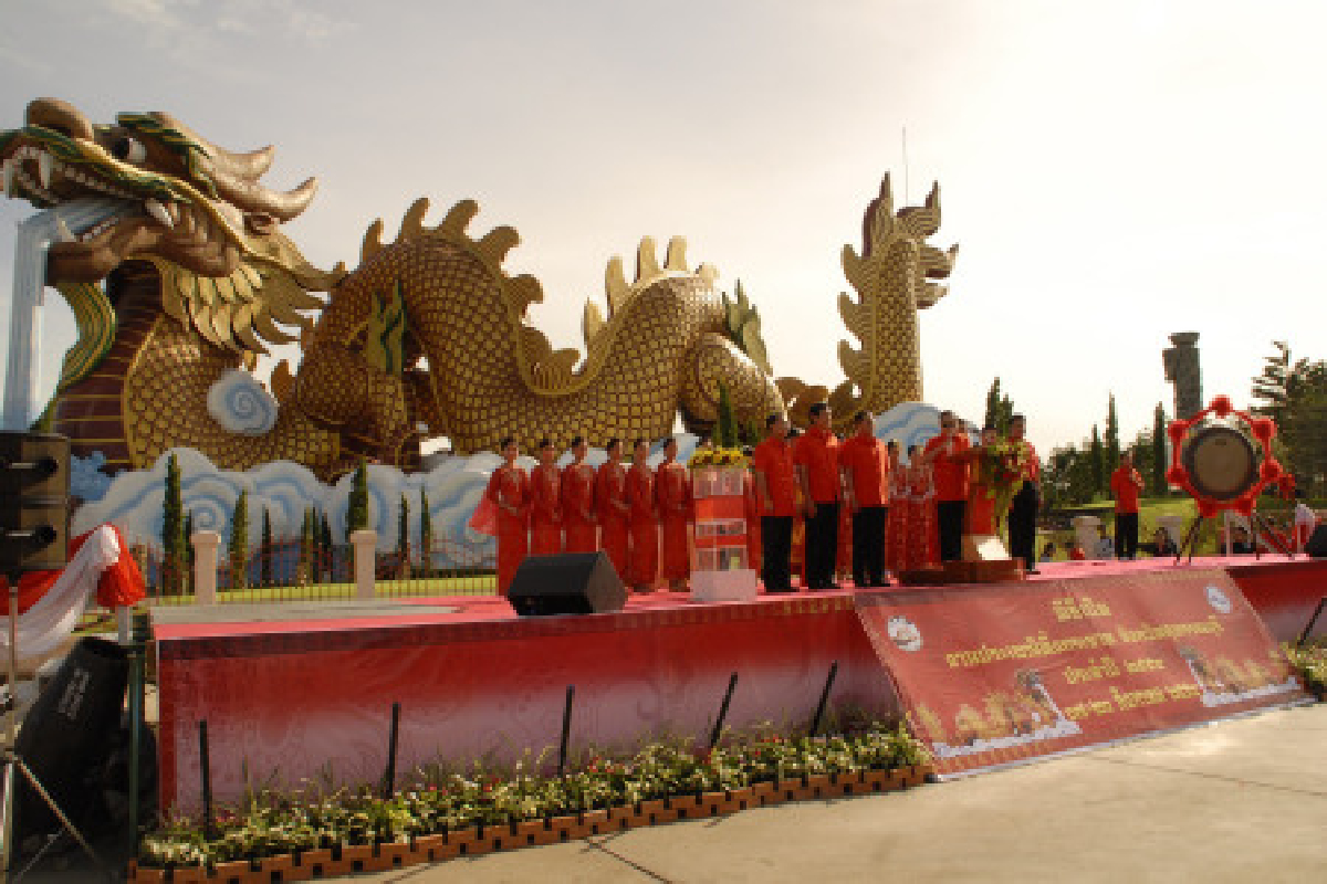 บรรหารเปิดงานทิ้งกระจาดเมืองสุพรรณ บรรหารเปิดงานทิ้งกระจาดเมืองสุพรรณ