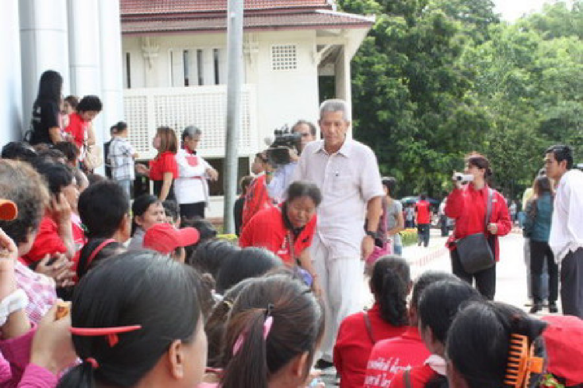 สส.เพื่อไทยยื่นประกัน4แดงขอนแก่น สส.เพื่อไทยยื่นประกัน4แดงขอนแก่น