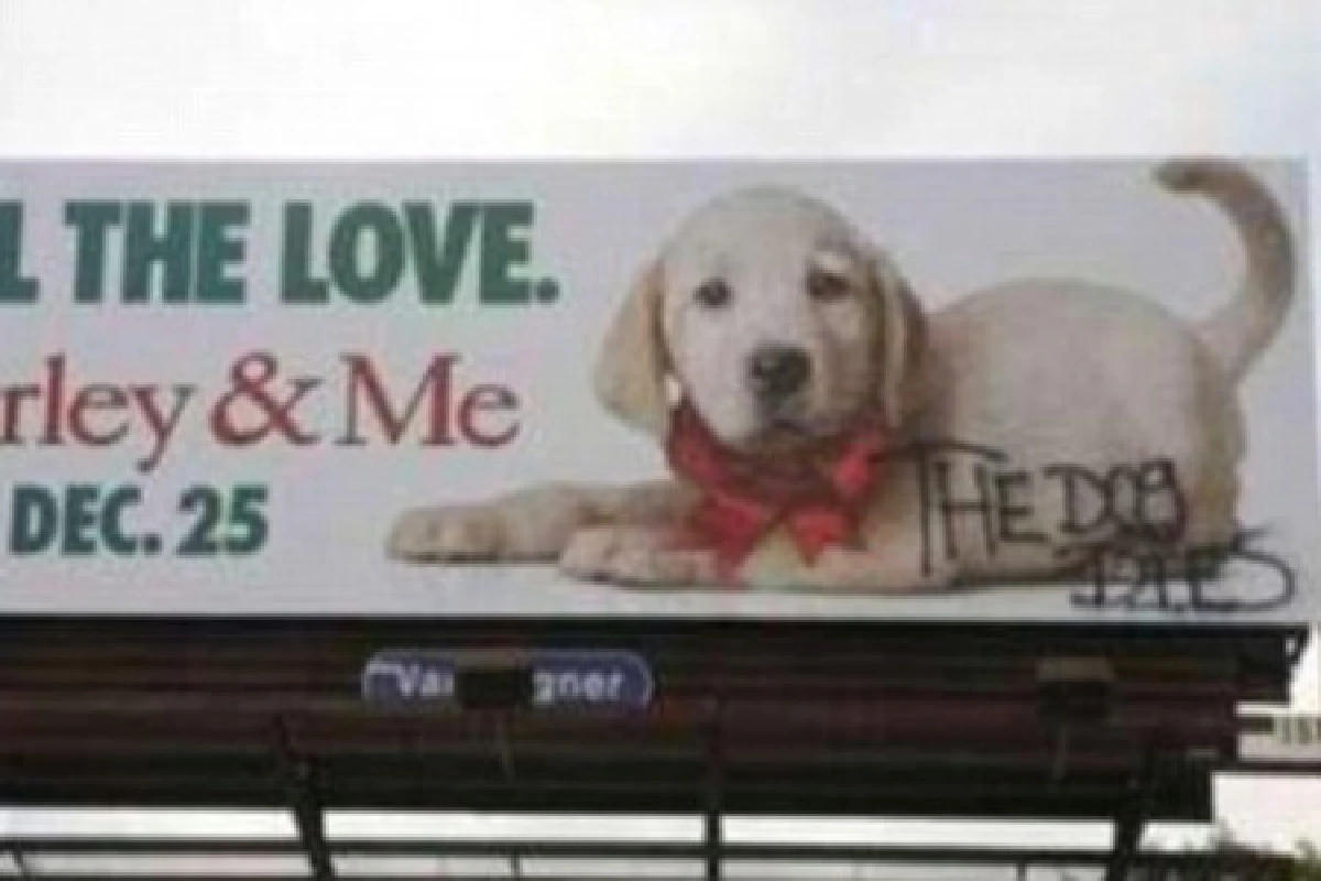 มือบอนผู้ดีทำลายป้ายด้วยข้อความสุดฮา