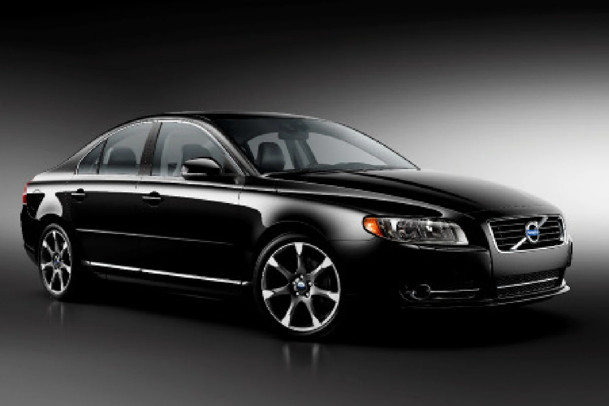 S80 2.5 FT สปอร์ต กับชุดแต่งรอบคัน